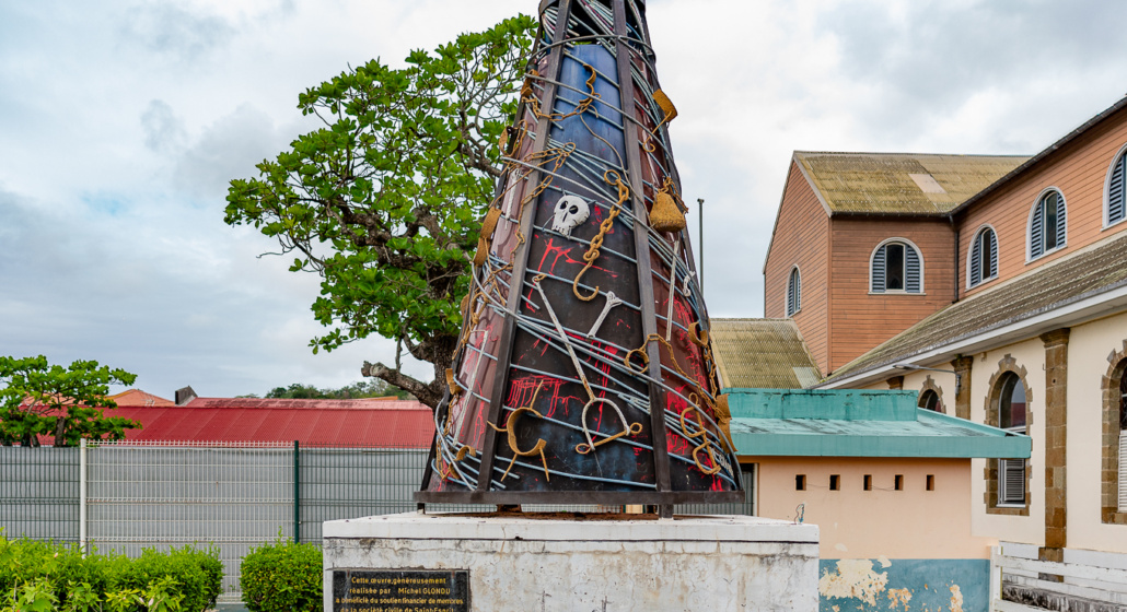 Statue of the freed slave_Saint-Esprit
